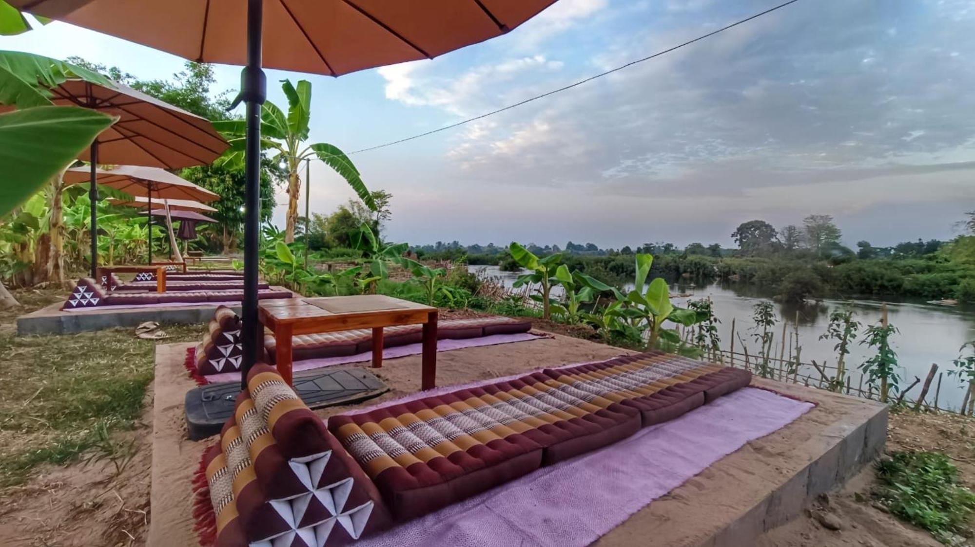 Chanhthida Guesthouse And The River Front Restaurant Ban Khon Bagian luar foto