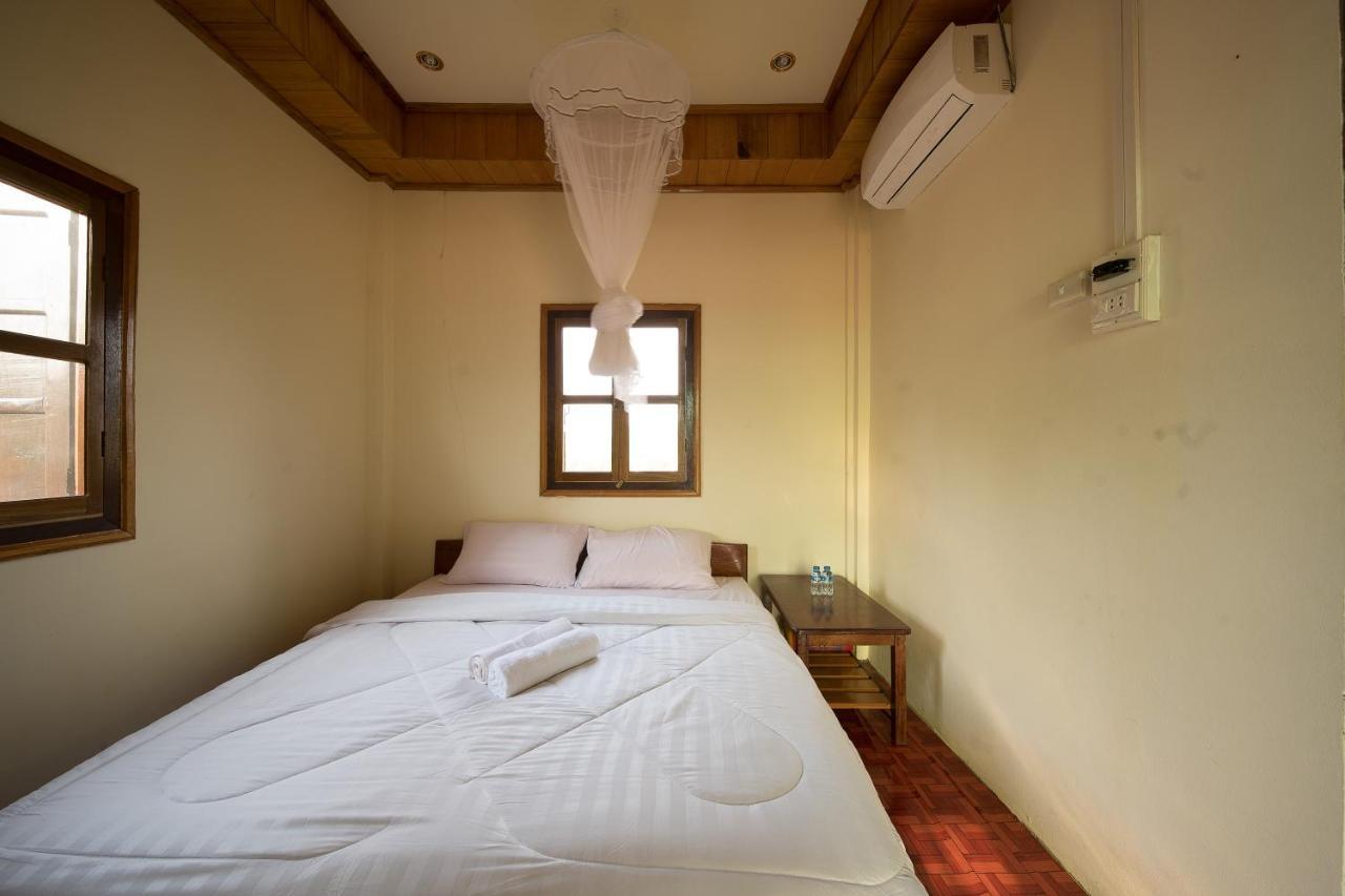 Chanhthida Guesthouse And The River Front Restaurant Ban Khon Bagian luar foto