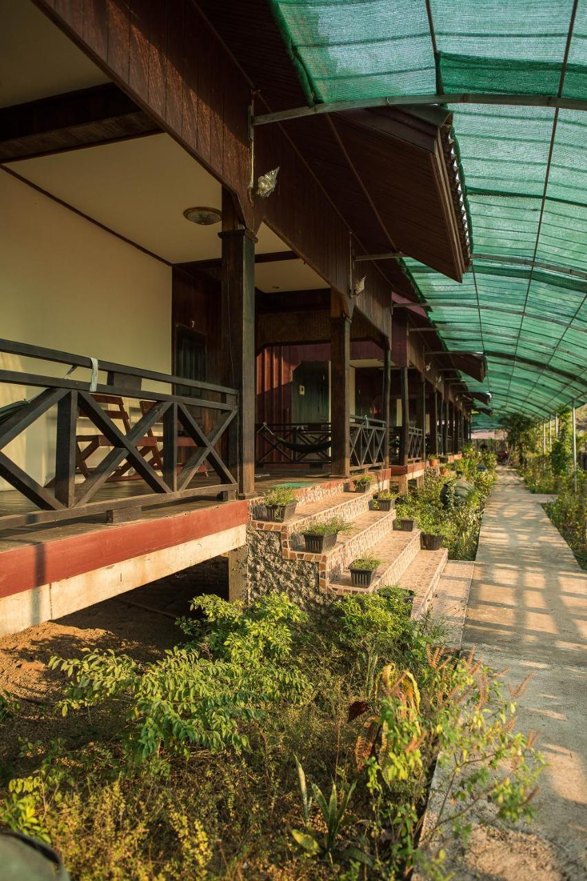 Chanhthida Guesthouse And The River Front Restaurant Ban Khon Bagian luar foto